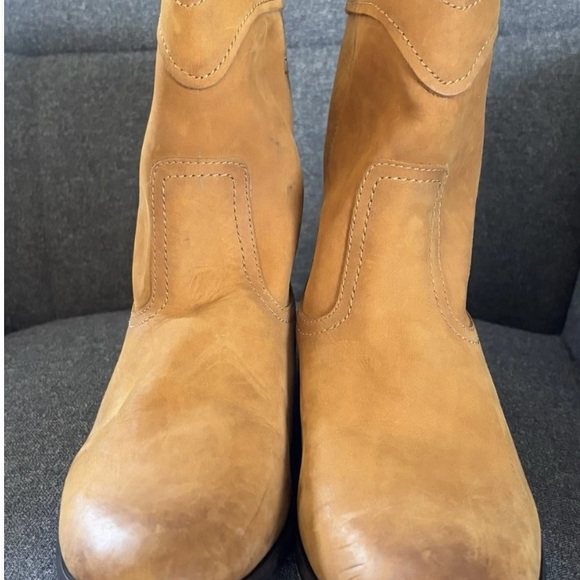 Stylish Tan Leather Boots for Women - Picture 2 of 4